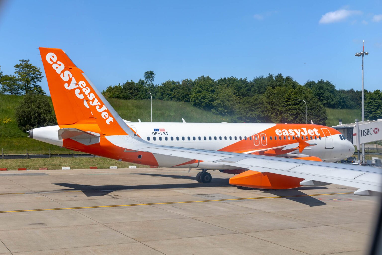 What's it Like Flying With EasyJet Airlines? (Must Read Review!!)